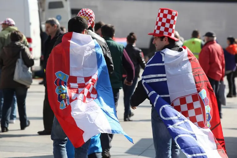 Hrvatski navijači od jutra okupirali trgove