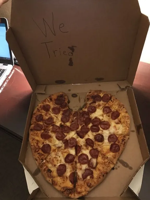 'Djevojka je nazvala pizzeriu da mi dostave pizzu za Valentinovo dok sam na poslovnom putu'