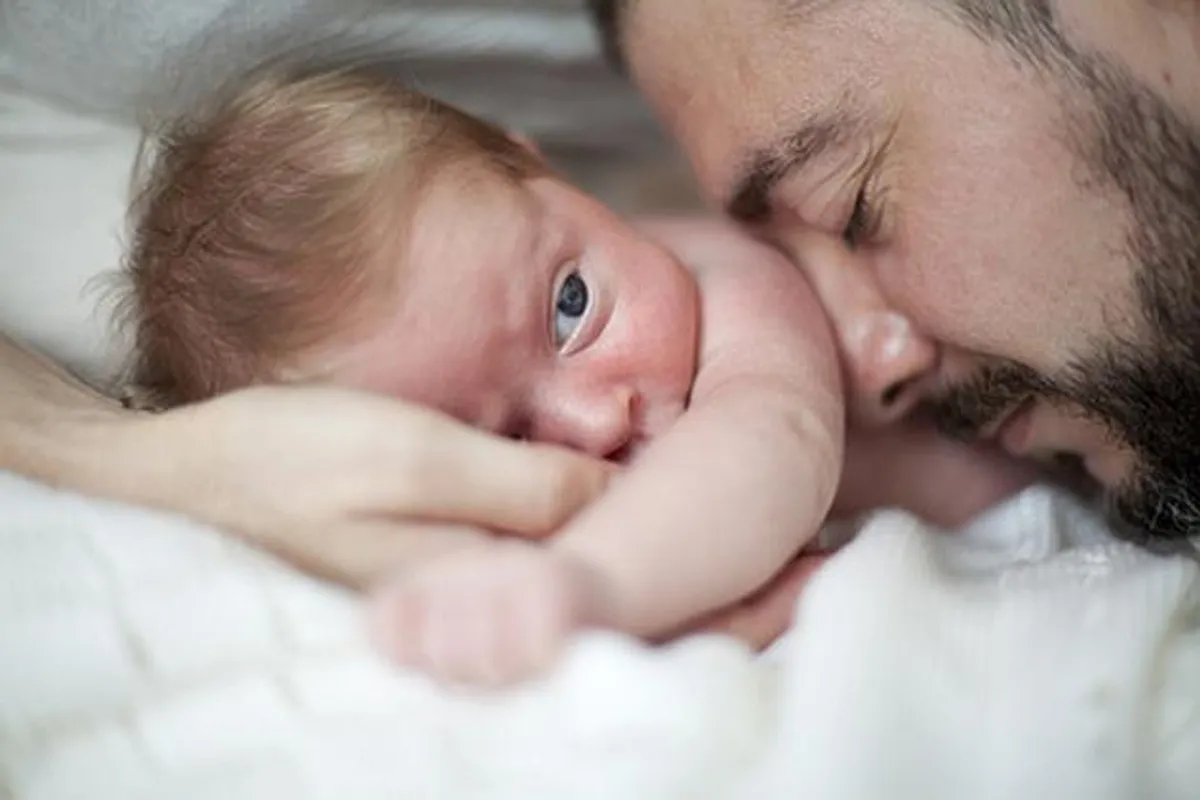 Pomognite novopečenom tati zbližavanje s bebom