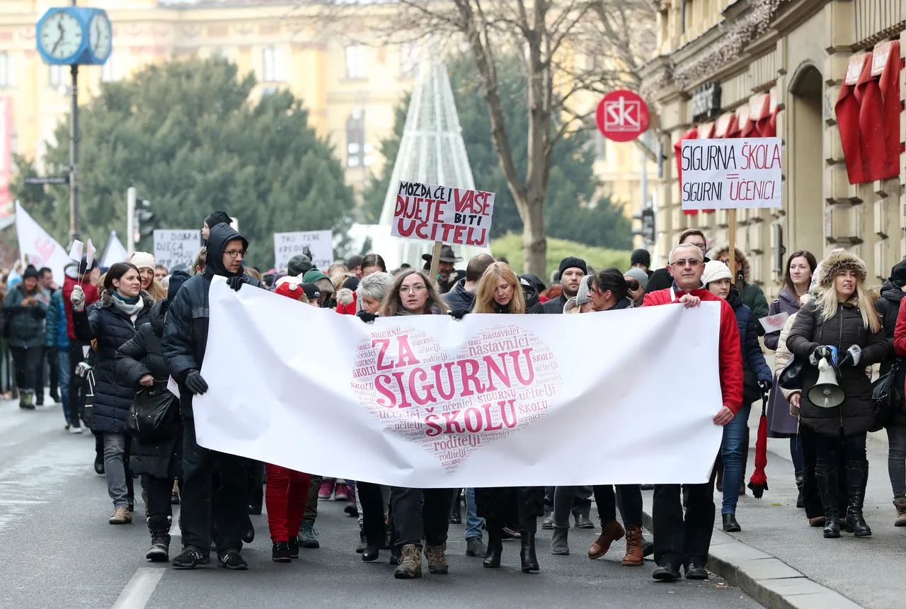 Nekoliko stotina nastavnika marširalo ulicama Zagreba: 'Učitelj nije boksačka vreća'