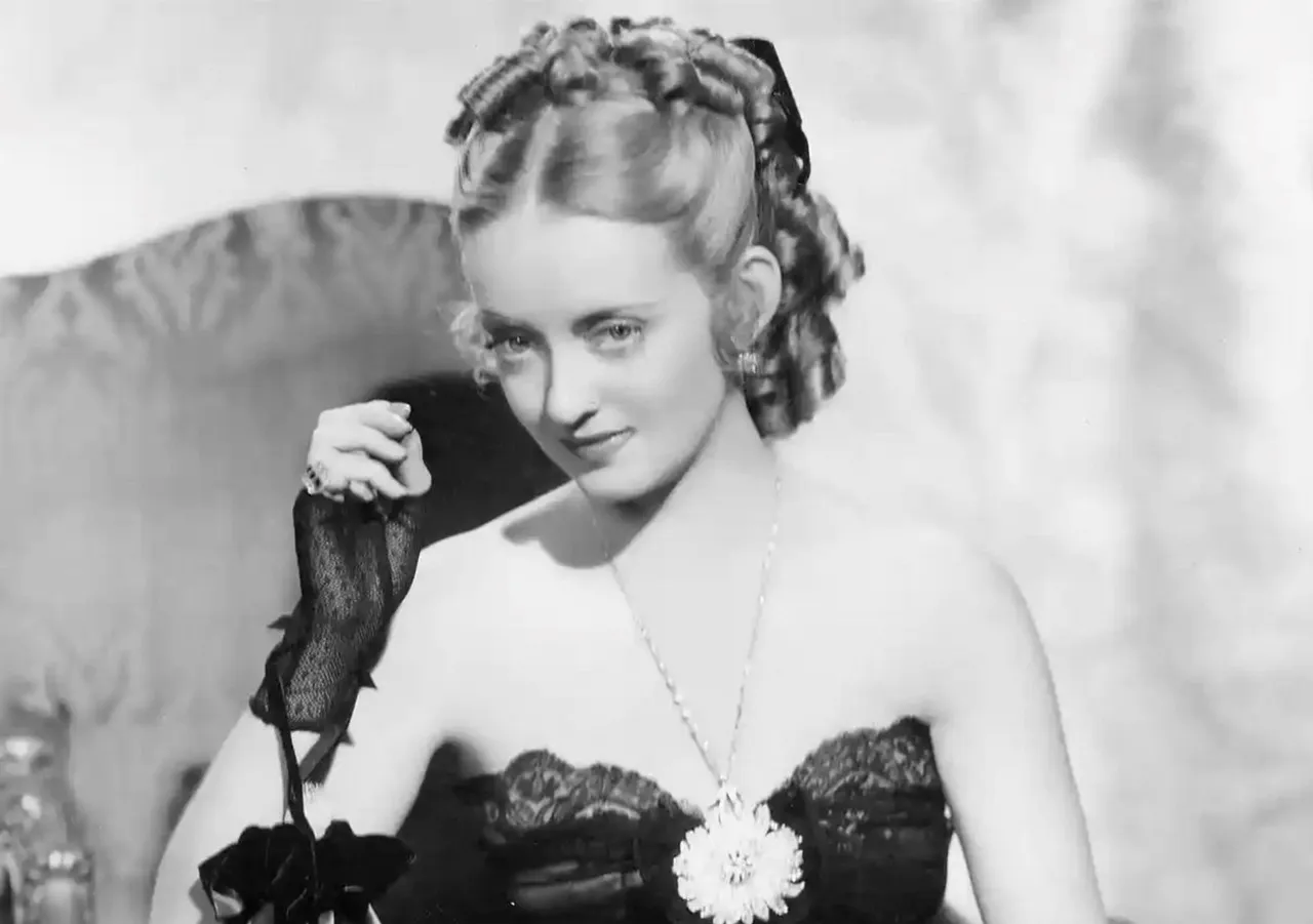 Bette Davis (4).jpg