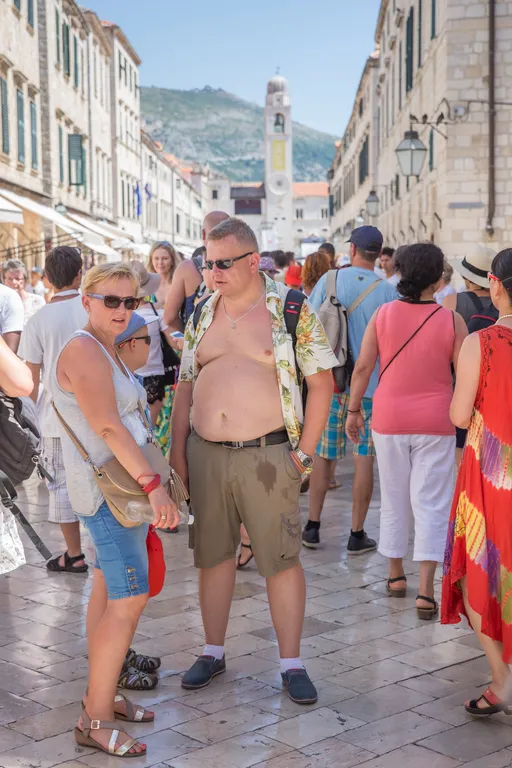 Neprikladno odjeveni turisti u Dubrovniku