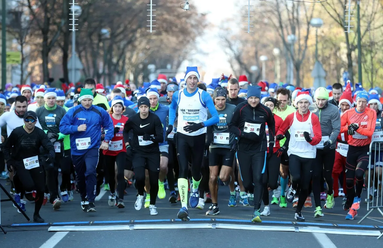 Više od 2.500 kostimiranih trkača i hodača sudjelovalo u Zagreb Advent Runu