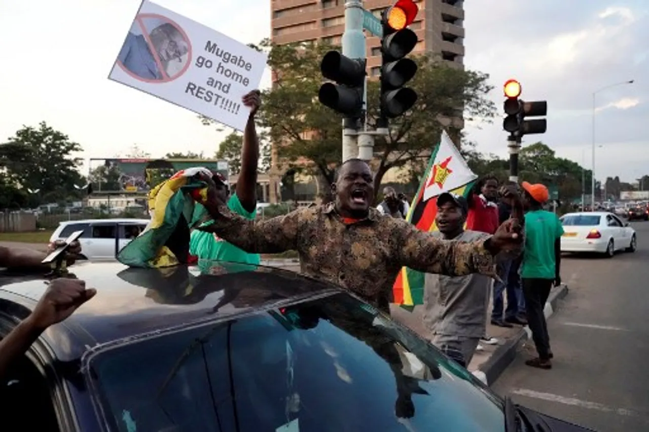 ZIMBABWE-POLITICS-RESIGNATION-CELEBRATIONS