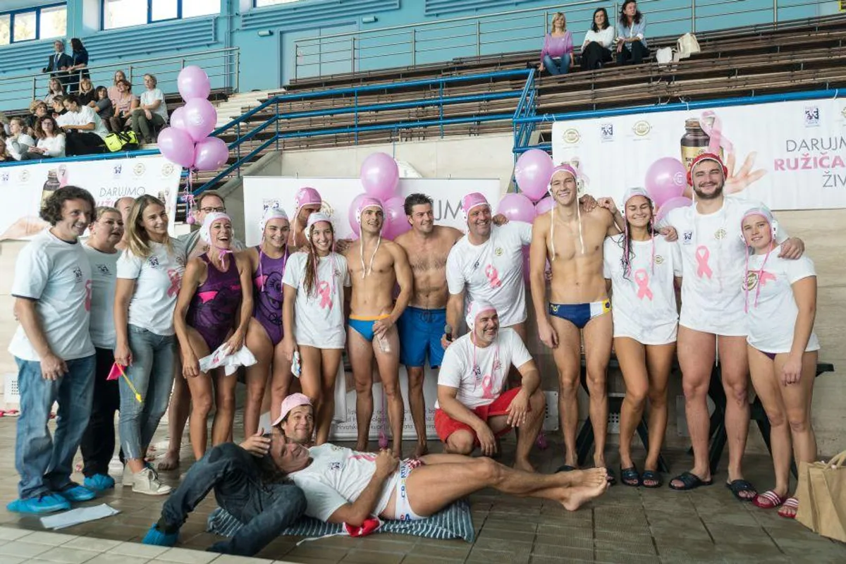 Ružičasti vaterpolisti odigrali utakmicu za oboljele od raka dojke