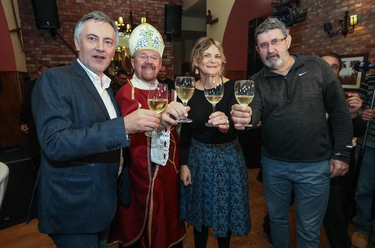 Tko je Miroslav Škoro? Poduzetnik, pjevač, vinogradar, ali i političar