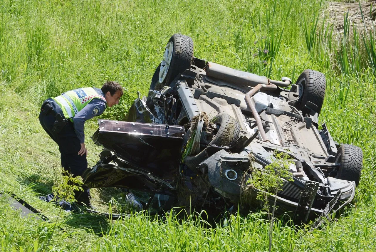 Jedna osoba poginula, a dvije ozlijeđene nakon slijetanja automobila kod Popovače
