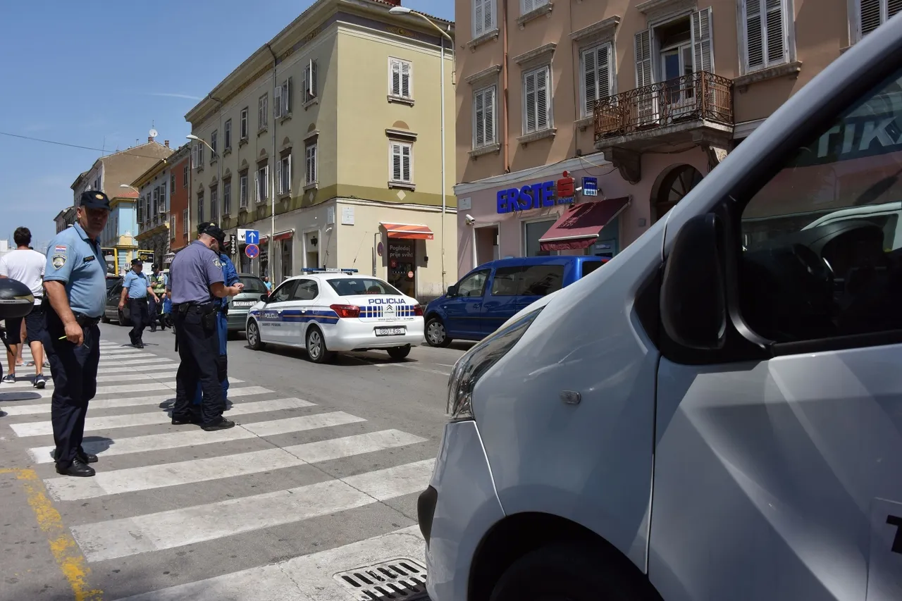 Gradski taksisti u Puli blokirali promet u znak prosvjeda protiv konkurencije