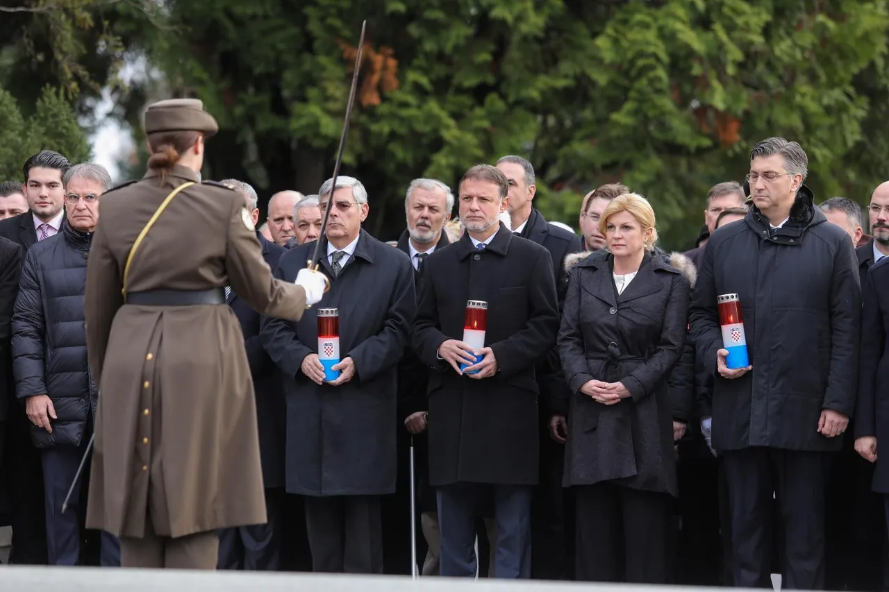 Prošlo je 20 godina od smrti prvog predsjednika: Tko je sve zapalio svijeću na Tuđmanovom grobu?