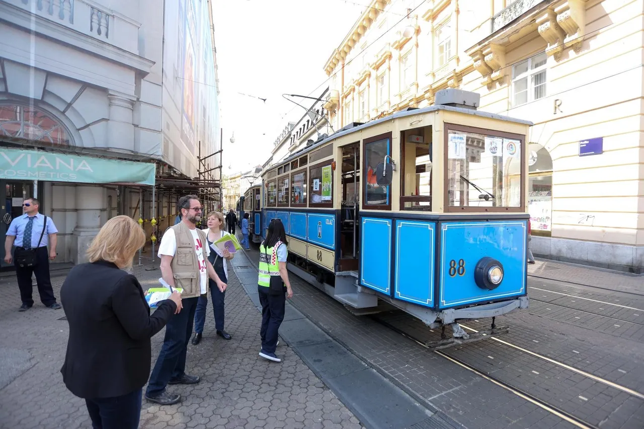 Zagrepčani se provozali povijesnim tramvajem povodom Nacionalnog dana zaštite na radu
