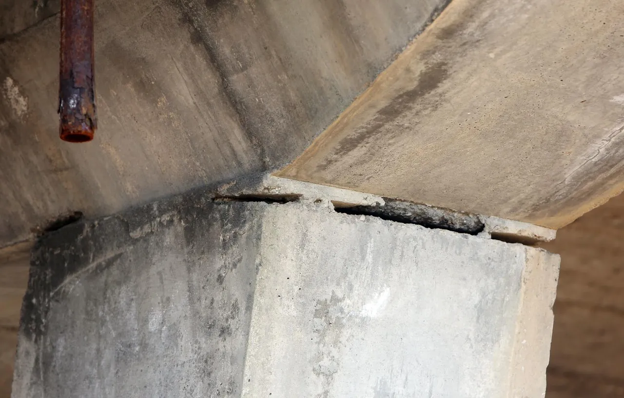 Napukli betonski potporni stupovi na brzoj cesti kod Karlovca
