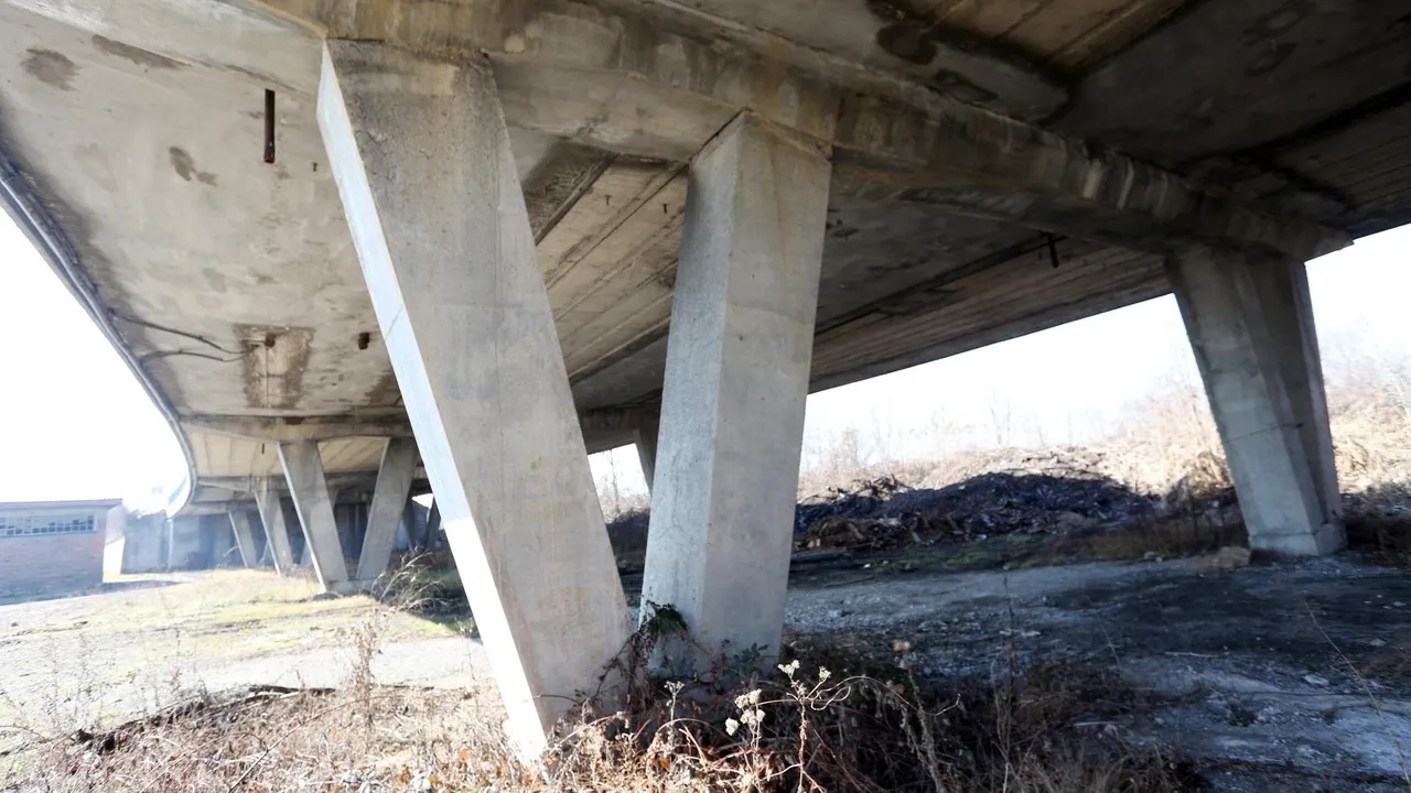 Napukli betonski potporni stupovi na brzoj cesti kod Karlovca