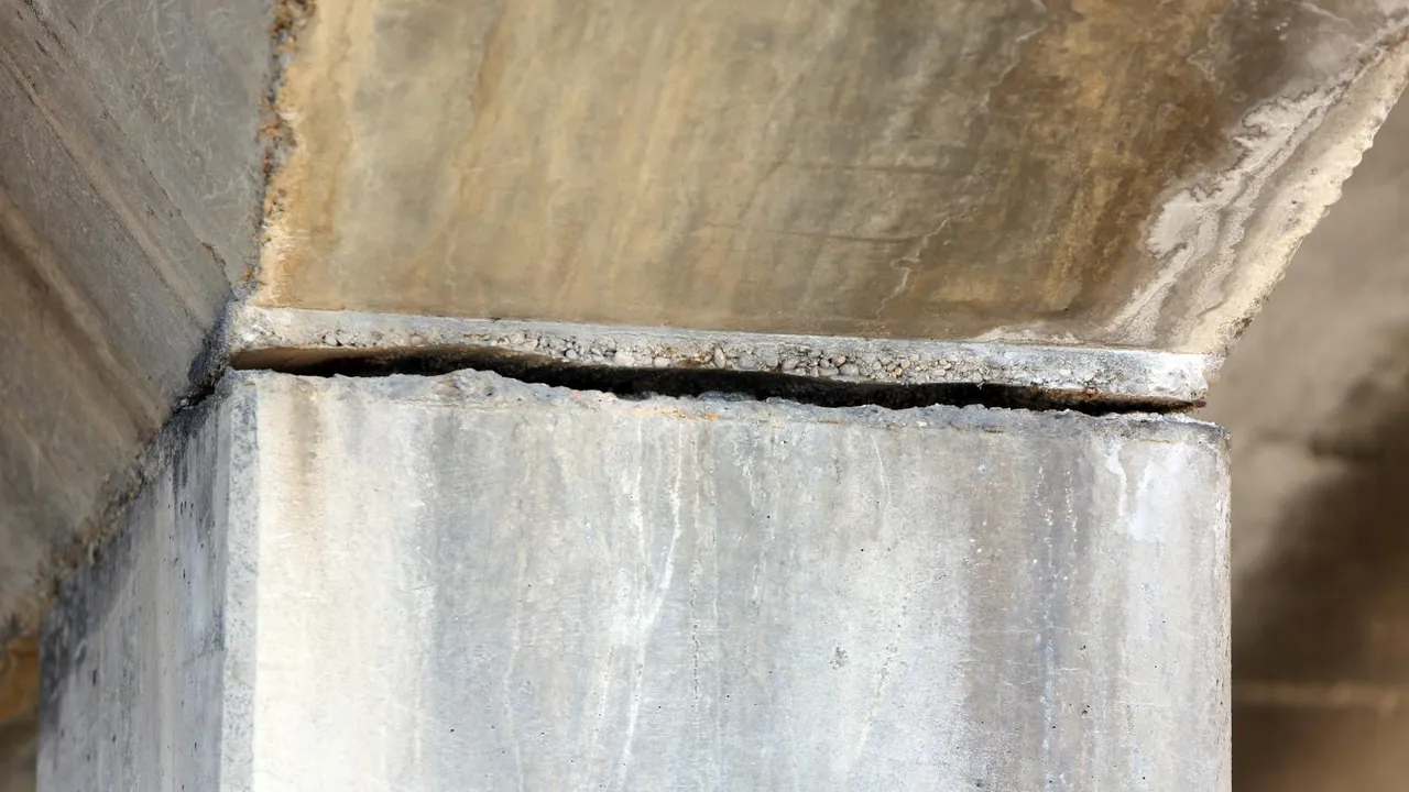 Napukli betonski potporni stupovi na brzoj cesti kod Karlovca