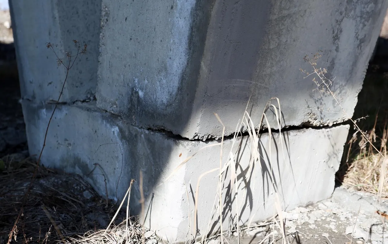 Napukli betonski potporni stupovi na brzoj cesti kod Karlovca