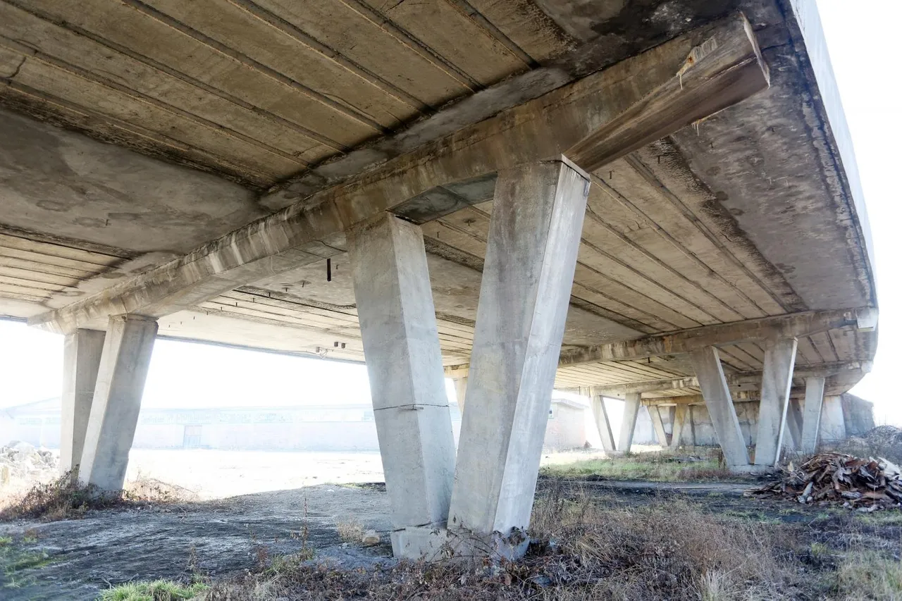 Napukli betonski potporni stupovi na brzoj cesti kod Karlovca