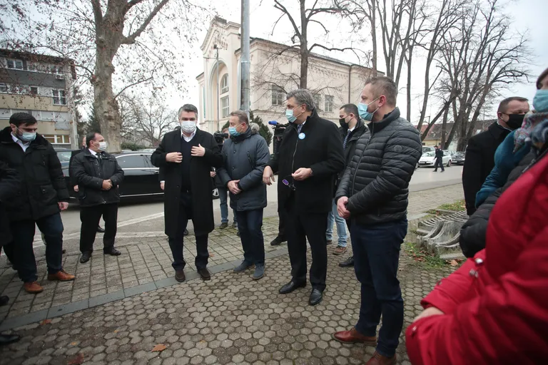 Premijer Plenković i predsjednik Milanović u društvu ministara stigli u Sisak