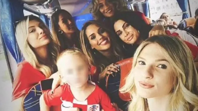 Sve Wagsice Na Jednom Mjestu Rakitic Pred Svima Izljubio Svoju Raquel Vidina Supruga Objavila Emotivnu Poruku Sve Wagsice Na Jednom Mjestu Rakitic Pred Svima Izljubio Svoju Raquel Vidina Supruga Objavila Emotivnu Poruku