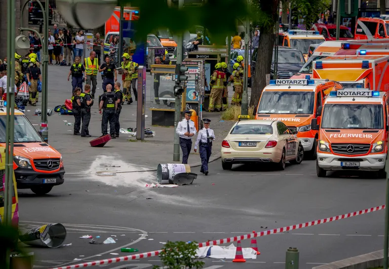 Pogledajte mjesto užasa u Berlinu: Autom naletio na skupinu građana, deseci ozlijeđenih, ima i mrtvih