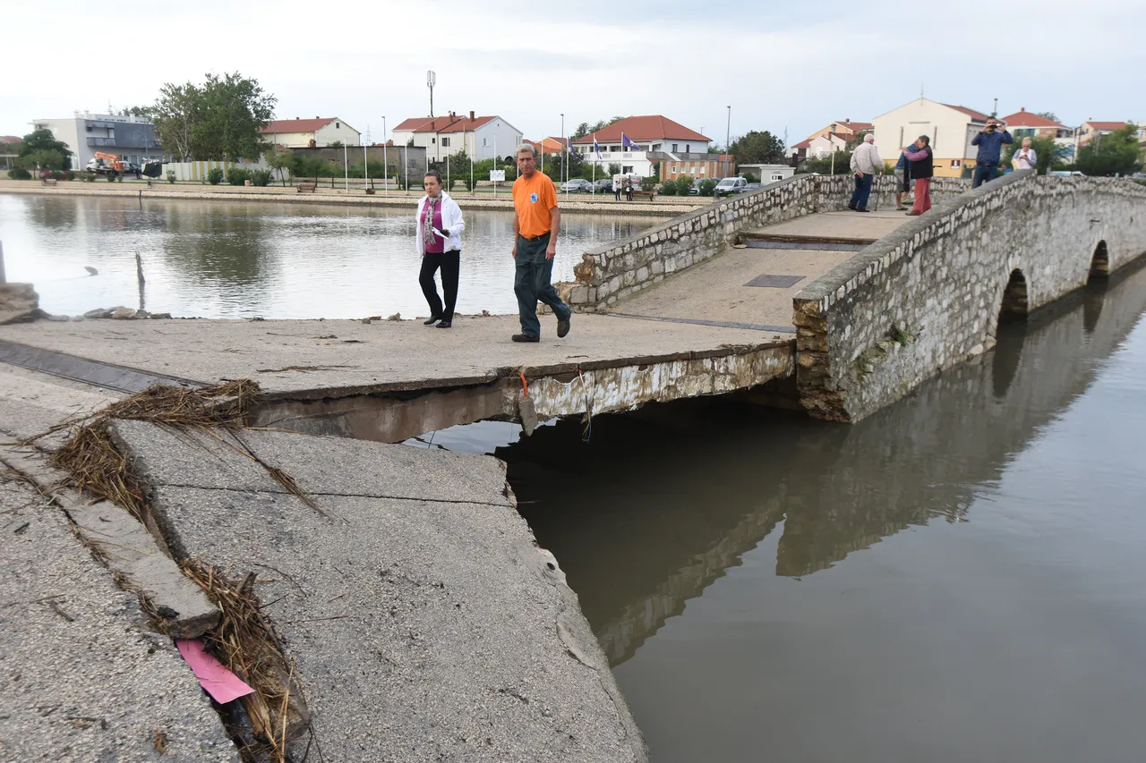 Nin: pod bujicom vode srušena oba mosta koja povezuju stari grad