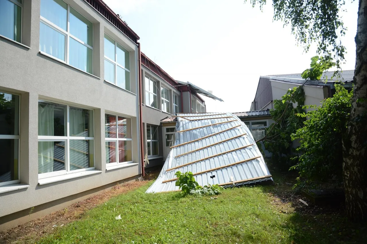 Olujni vjetar iščupao kompletno krovište školske dvorane u školi u Pitomači