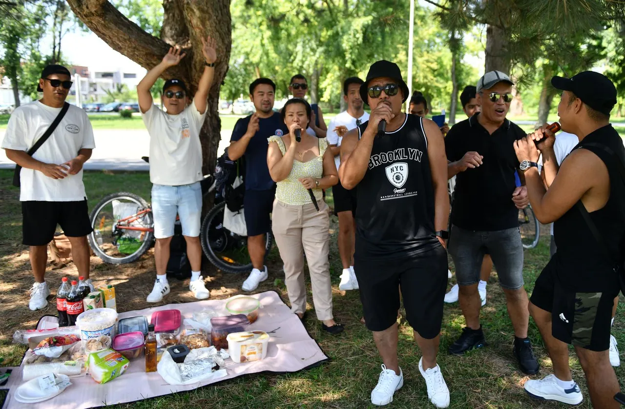 Filipinci održali karaoke party na Jarunu (10).jpg