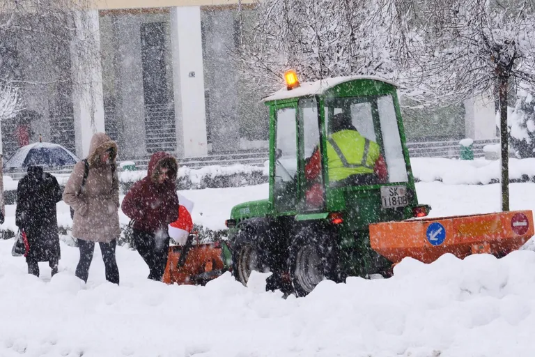 Nove količine napadalog snijega zadaju probleme građanima i u Sisku