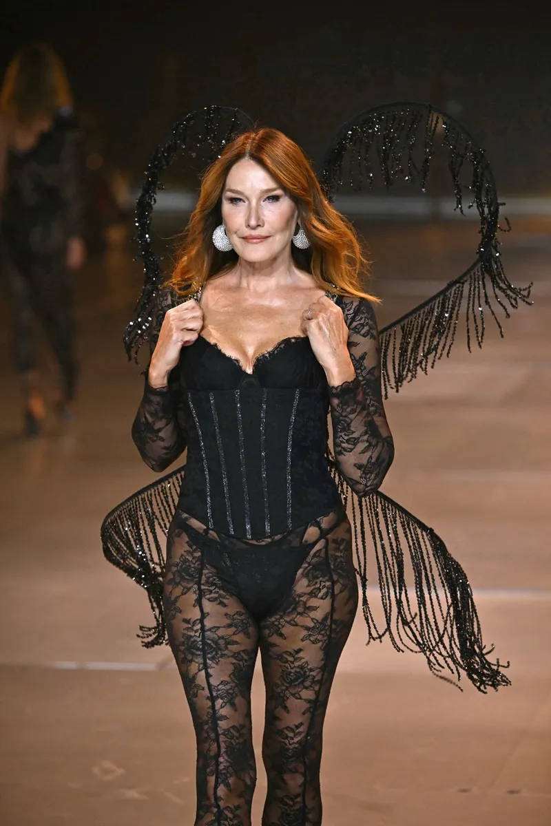 Victoria's Secret 2024. - Carla Bruni