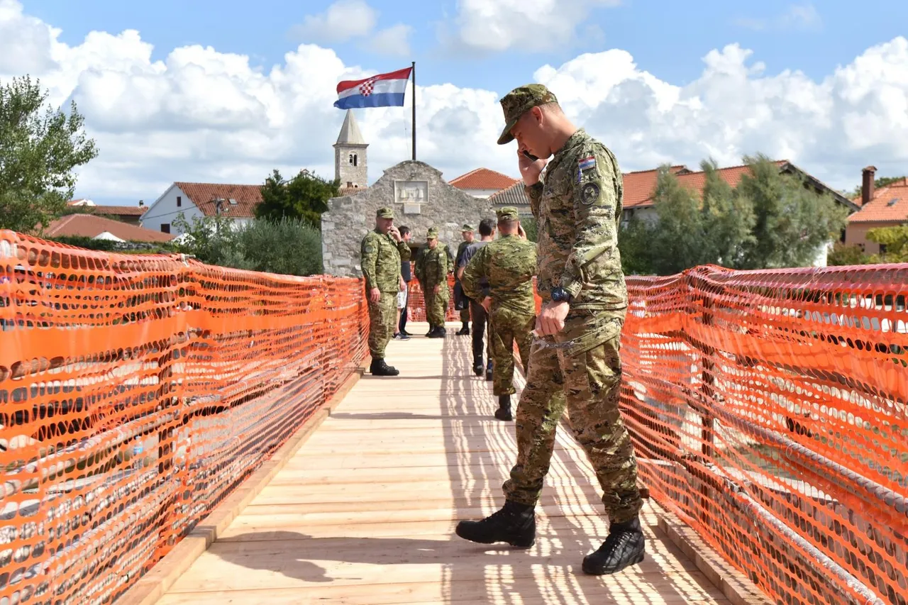 Nin: Vojnici postavili montažni pješački most na mjestu starog koji je uništen tijekom poplava