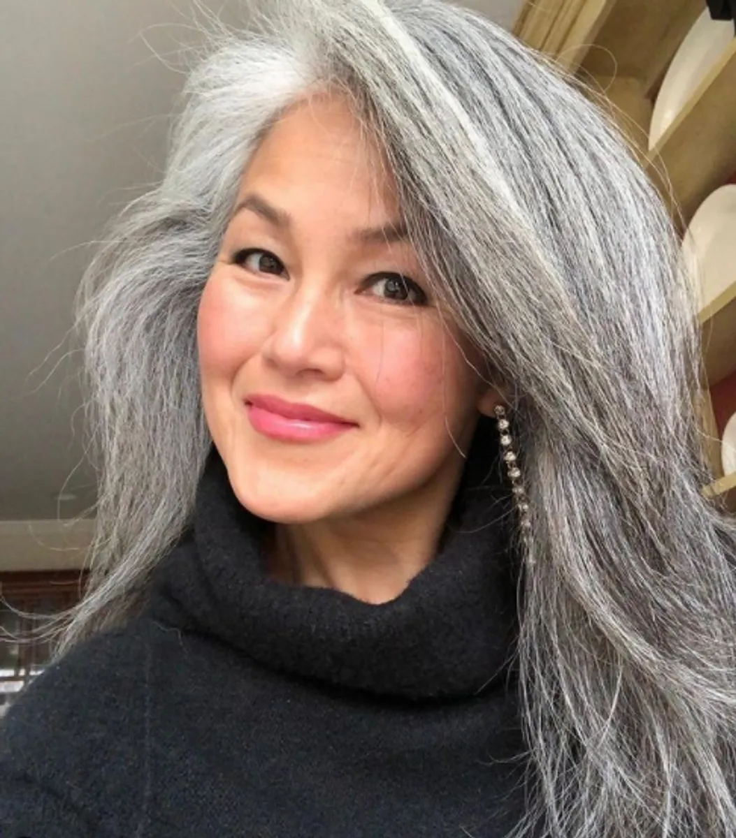 Siva i sijeda kosa izgledaju vrlo elegantno