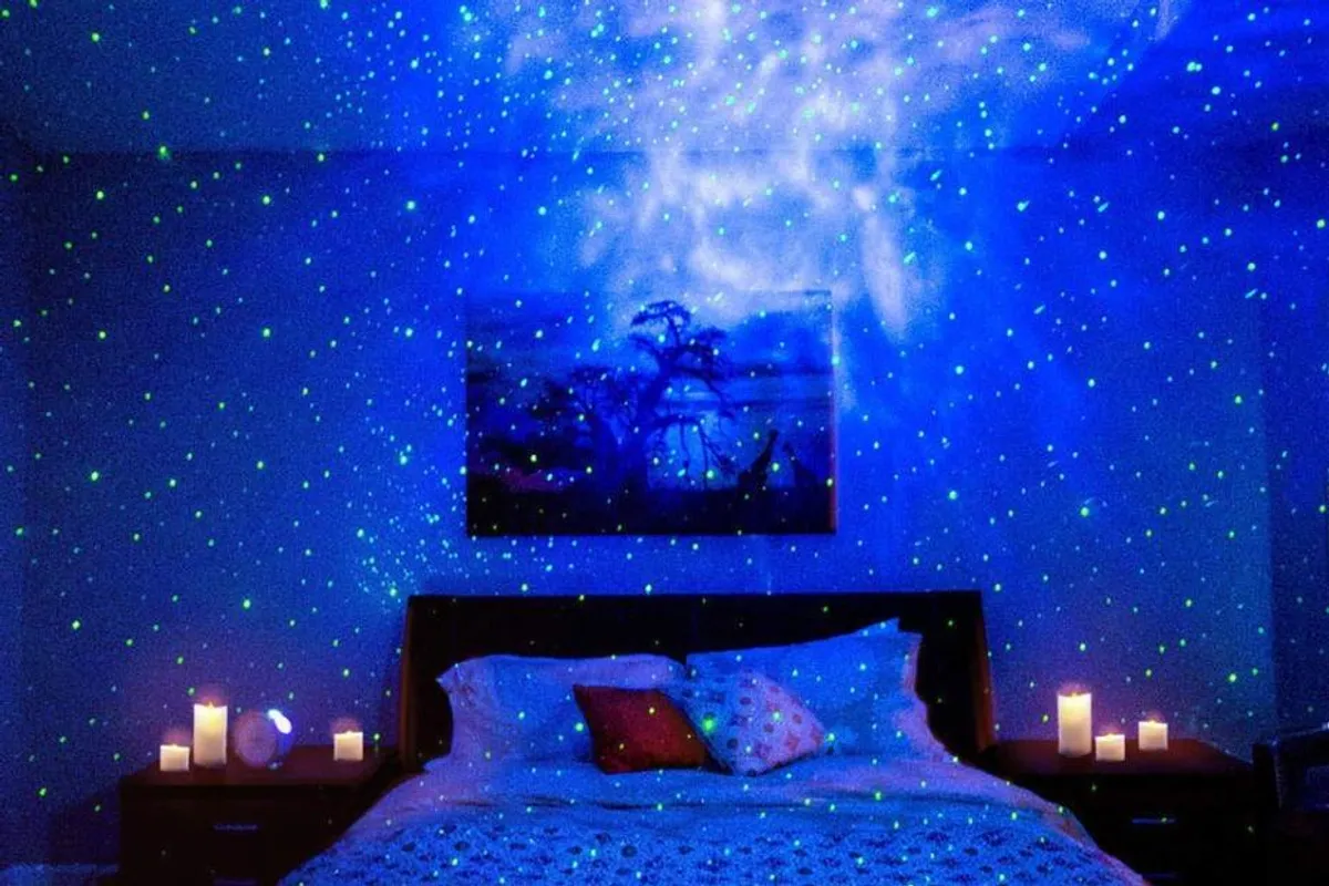 Ovaj projektor tvoju sobu pretvara u noćno nebo puno zvijezda