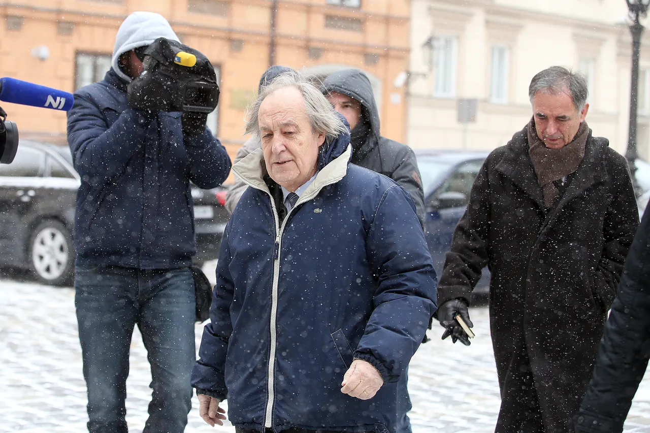 Bandiću ni snijeg ne može ništa: za razliku od ostalih kolega političara, on se Markovim trgom prešetavao u raskopčanom sakou